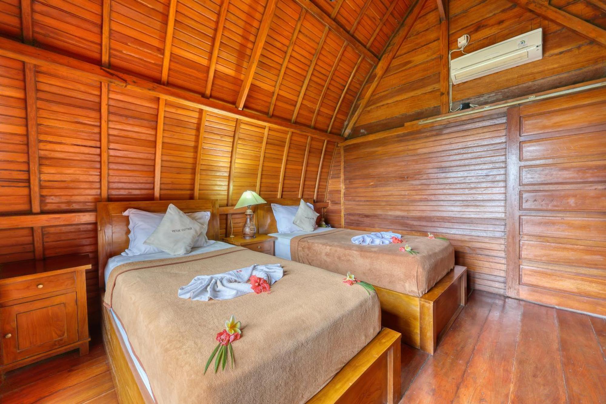 Petak Cottage Ped Esterno foto
